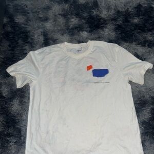 Zara White and Blue Short Sleeve Tee with Graphic Design